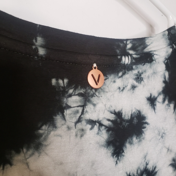 Livi Lane Bryant tie dye cut out shoulder jersey knit shirt 14/16 NWT - Picture 4 of 7